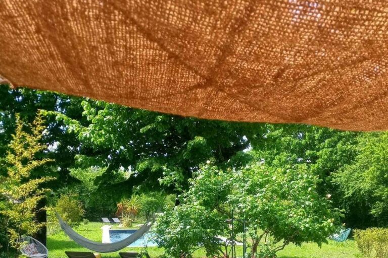 jardin chambre d'hôtes Grospierres Ardèche mas Notre-Dame piscine